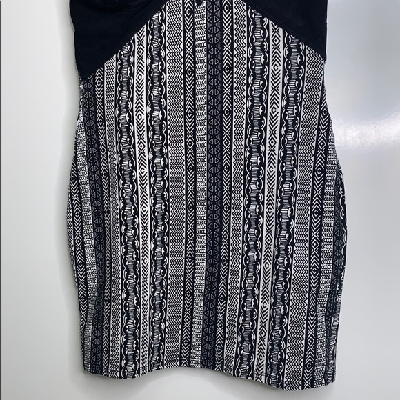 SILENCE + NOISE • Mini Tribal Mesh Black White - Picture 5 of 8